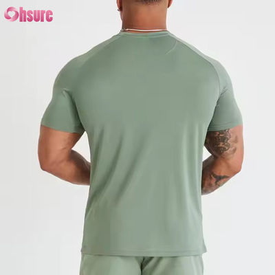 Op maat gemaakte polyester spandex korte mouw lichtgewicht ademende mesh spieropbouw heren gym sneldrogend t-shirt