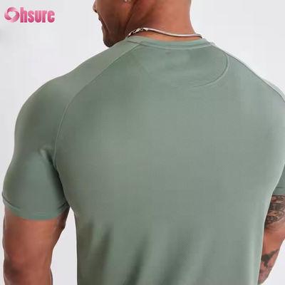 Op maat gemaakte polyester spandex korte mouw lichtgewicht ademende mesh spieropbouw heren gym sneldrogend t-shirt