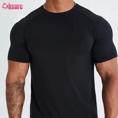Op maat gemaakte polyester spandex korte mouw lichtgewicht ademende mesh spieropbouw heren gym sneldrogend t-shirt