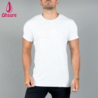 Aangepaste bedrukking sport korte mouw heren workout gym T-shirt fitness gym compressie zwart casual print patroon gebreid OEM